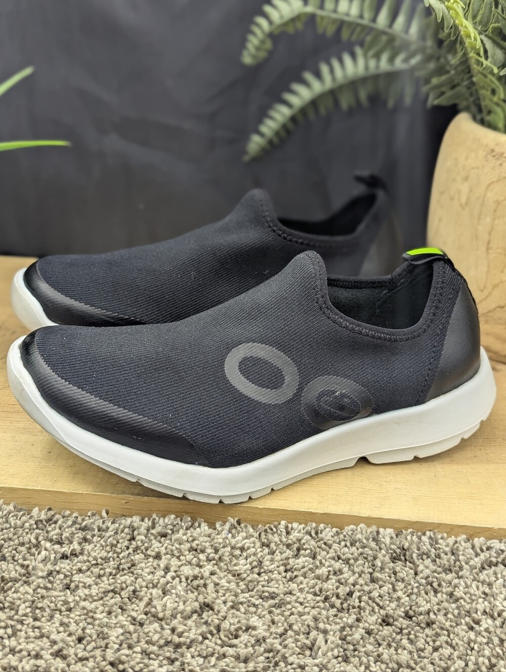 OOFOS OOMG Women's Size 7 Recovery Casual Comfort Walking Shoes
